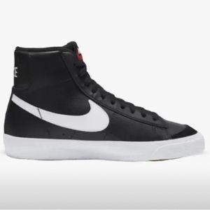 Nike Blazers size 8 men’s women’s 7 awesome worn one time